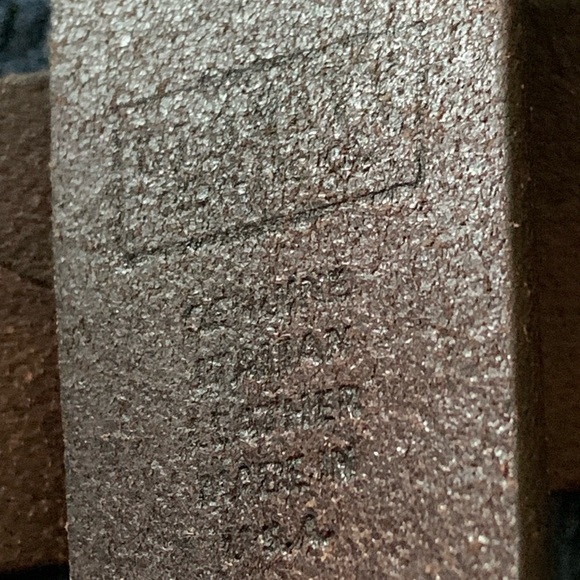 Fossil made in USA BELT GENUINE LEATHER 36” Center hole. Brass buckle unisex - Picture 8 of 8